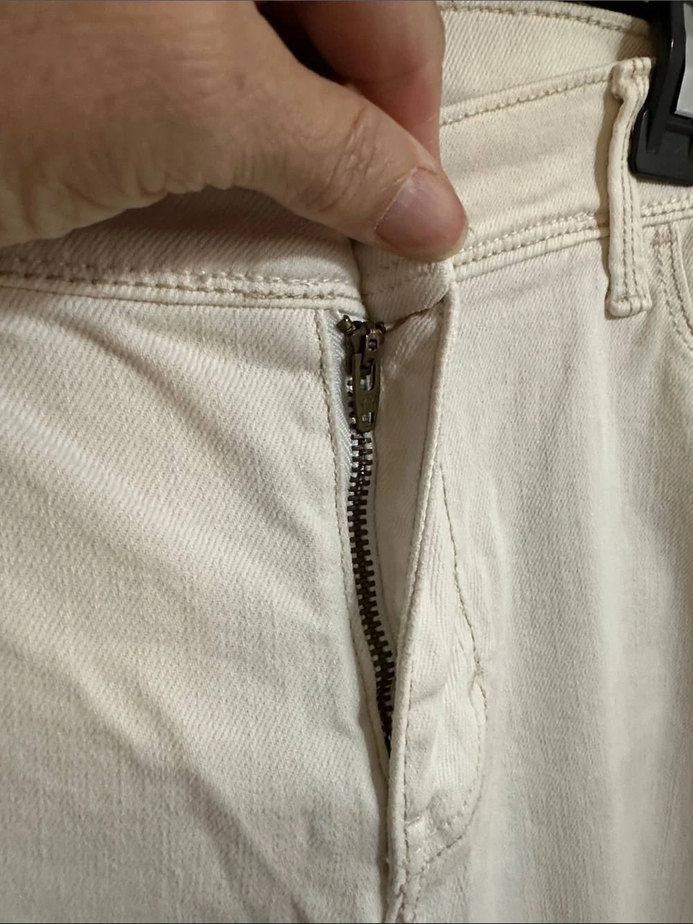 Old Navy Cream Cropped Straight-Leg Capris